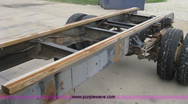 image for item L6428 1995 GMC TopKick cab and chassis