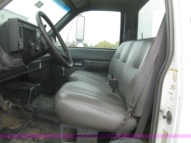 image for item L6428 1995 GMC TopKick cab and chassis