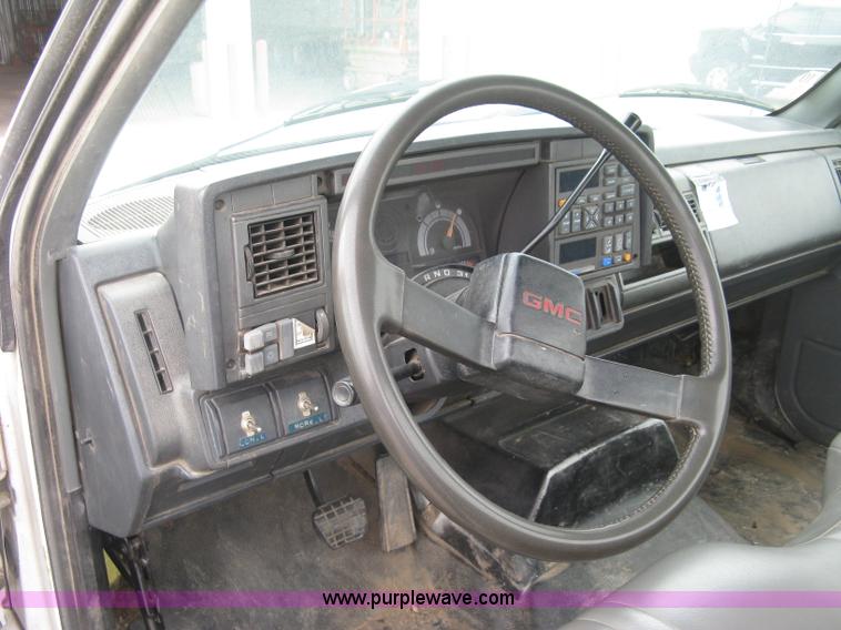 image for item L6428 1995 GMC TopKick cab and chassis