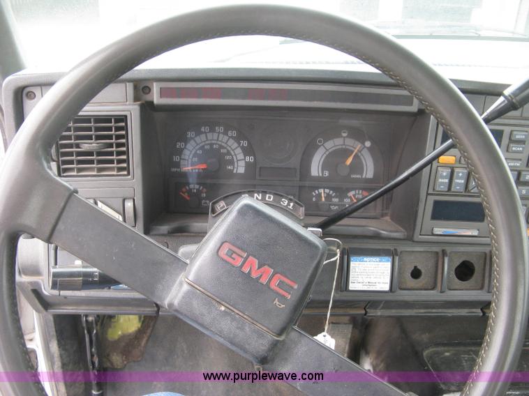 image for item L6428 1995 GMC TopKick cab and chassis