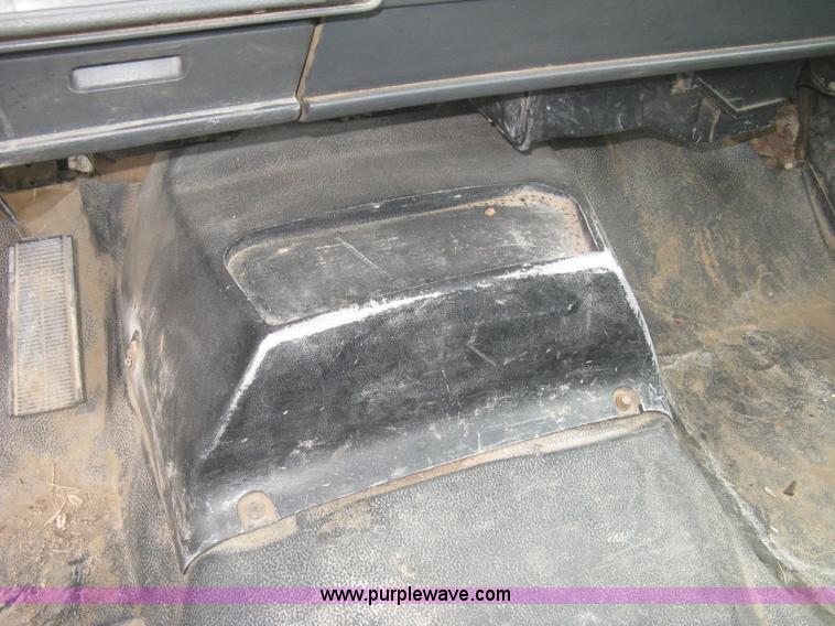 image for item L6428 1995 GMC TopKick cab and chassis