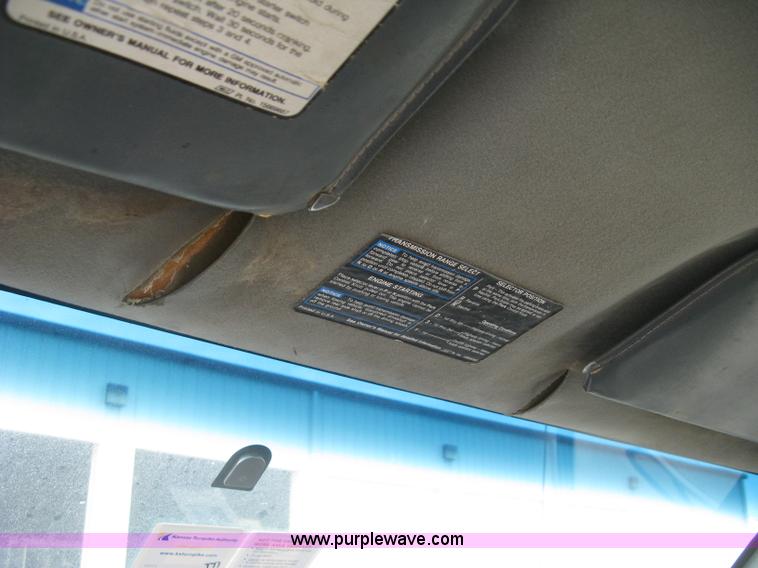 image for item L6428 1995 GMC TopKick cab and chassis