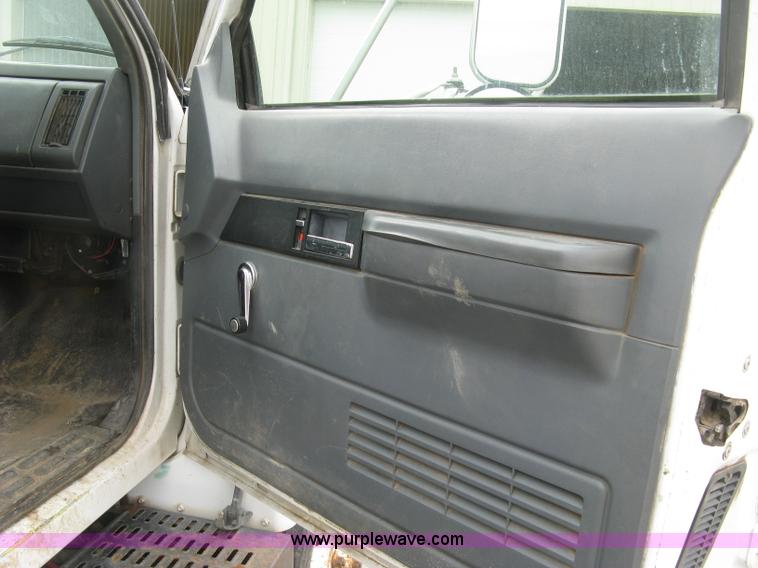 image for item L6428 1995 GMC TopKick cab and chassis