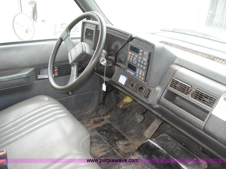 image for item L6428 1995 GMC TopKick cab and chassis