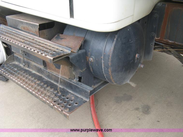 image for item L6429 1995 International 4700 sewer rodder truck