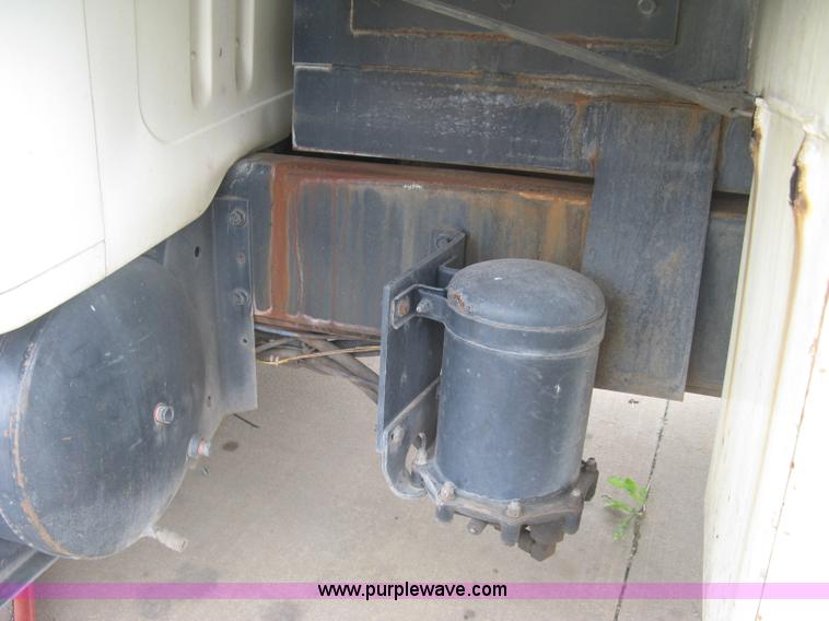 image for item L6429 1995 International 4700 sewer rodder truck