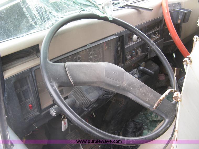 image for item L6429 1995 International 4700 sewer rodder truck