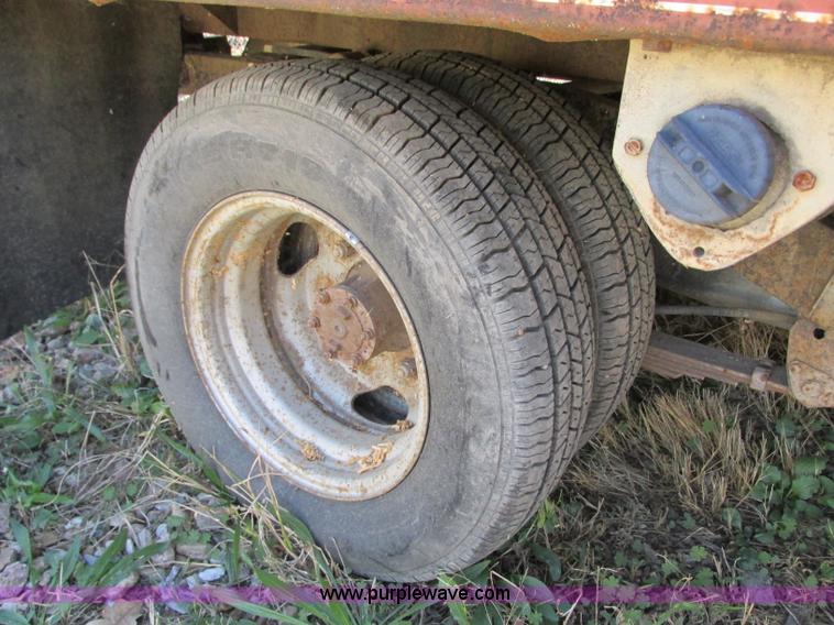 image for item R9490 1987 Toyota flatbed pickup truck