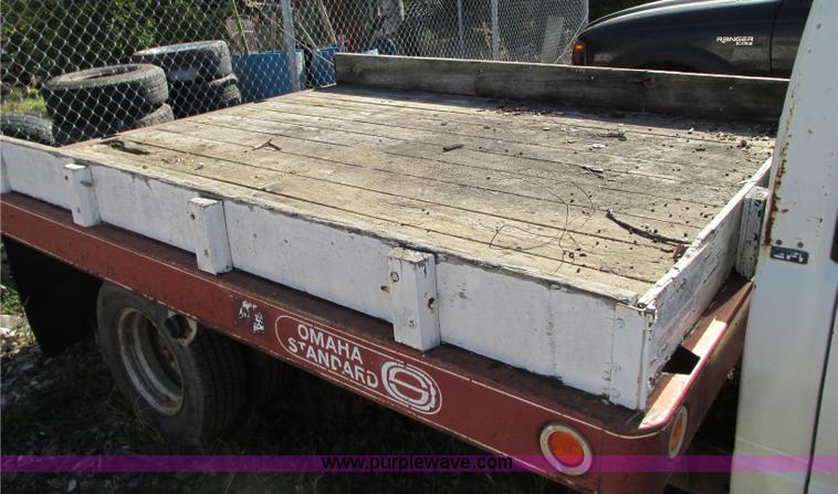 image for item R9490 1987 Toyota flatbed pickup truck