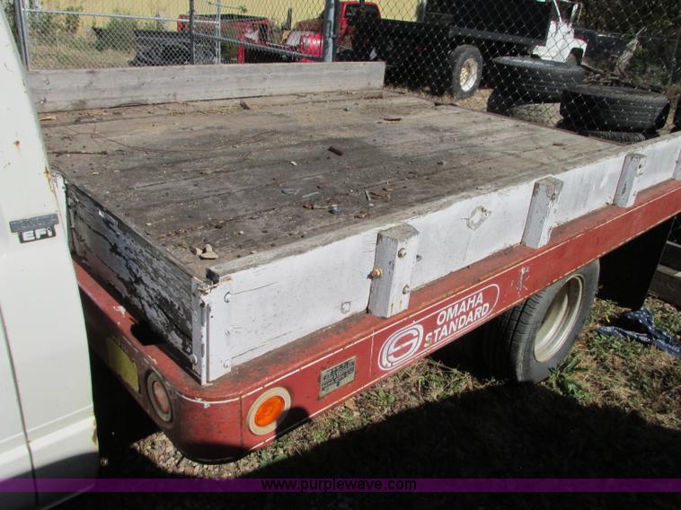 image for item R9490 1987 Toyota flatbed pickup truck