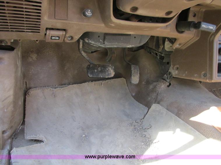 image for item R9490 1987 Toyota flatbed pickup truck