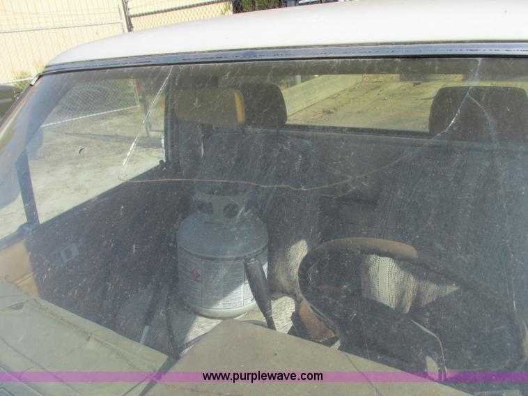 image for item R9490 1987 Toyota flatbed pickup truck