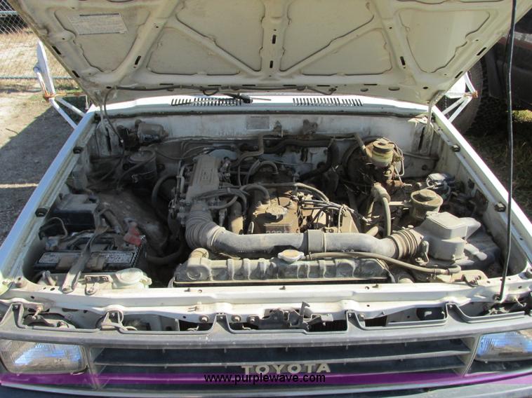 image for item R9490 1987 Toyota flatbed pickup truck