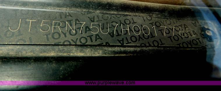 image for item R9490 1987 Toyota flatbed pickup truck