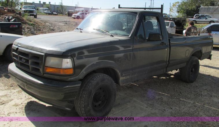 image for item R9491 1995 Ford F150 XLT pickup truck