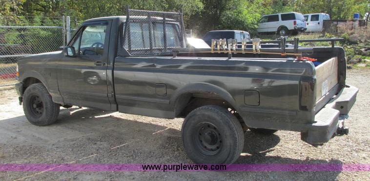 image for item R9491 1995 Ford F150 XLT pickup truck