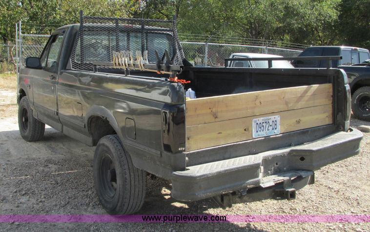 image for item R9491 1995 Ford F150 XLT pickup truck