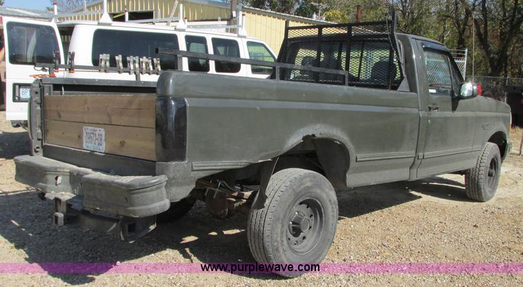 image for item R9491 1995 Ford F150 XLT pickup truck