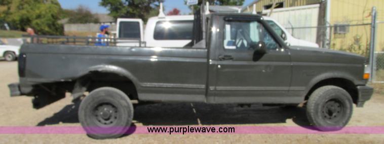 image for item R9491 1995 Ford F150 XLT pickup truck