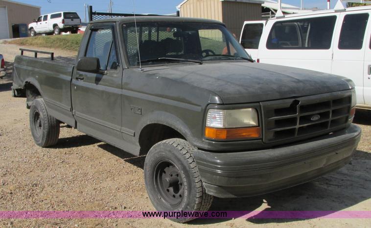 image for item R9491 1995 Ford F150 XLT pickup truck
