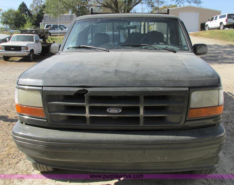 image for item R9491 1995 Ford F150 XLT pickup truck