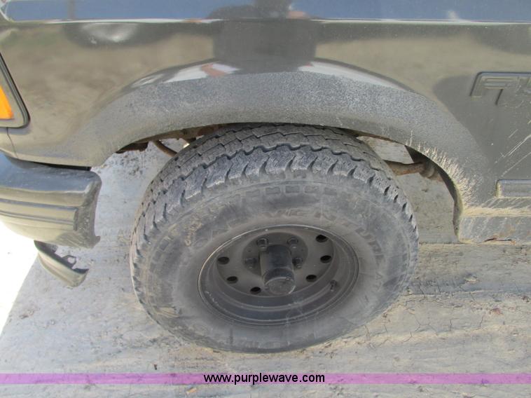 image for item R9491 1995 Ford F150 XLT pickup truck