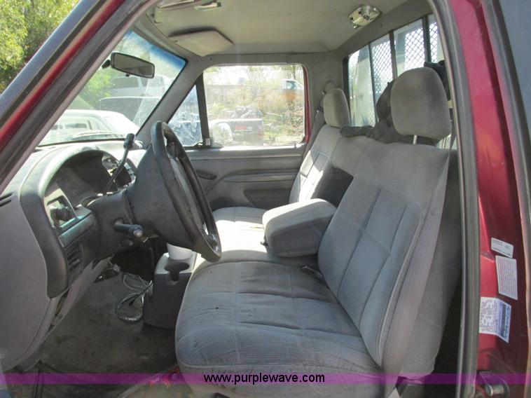 image for item R9491 1995 Ford F150 XLT pickup truck