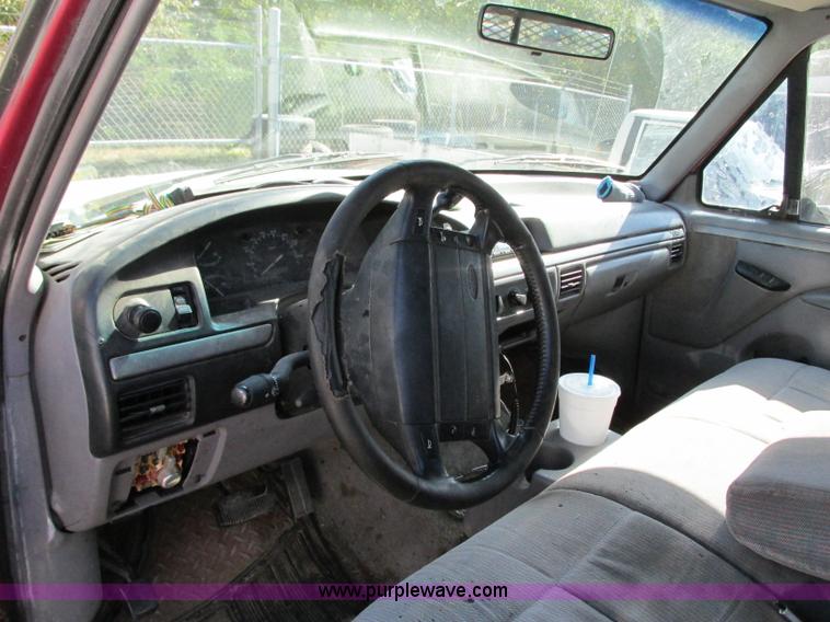 image for item R9491 1995 Ford F150 XLT pickup truck