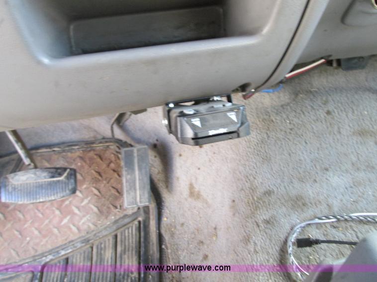 image for item R9491 1995 Ford F150 XLT pickup truck