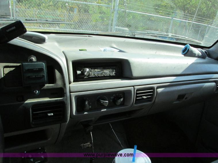 image for item R9491 1995 Ford F150 XLT pickup truck