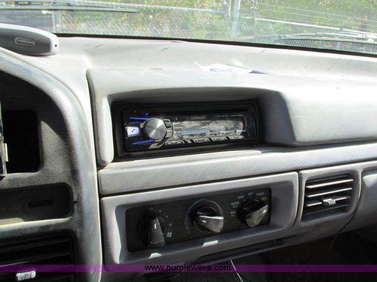 image for item R9491 1995 Ford F150 XLT pickup truck