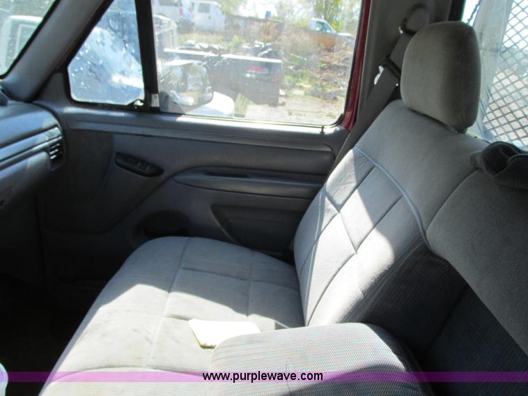 image for item R9491 1995 Ford F150 XLT pickup truck