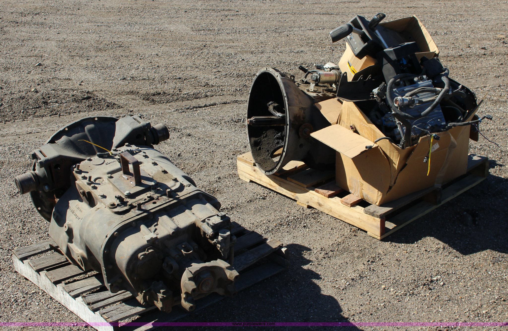 (2) Eaton Fuller Autoshift 18 speed transmission in Towanda, KS Item BC9177 sold Purple Wave