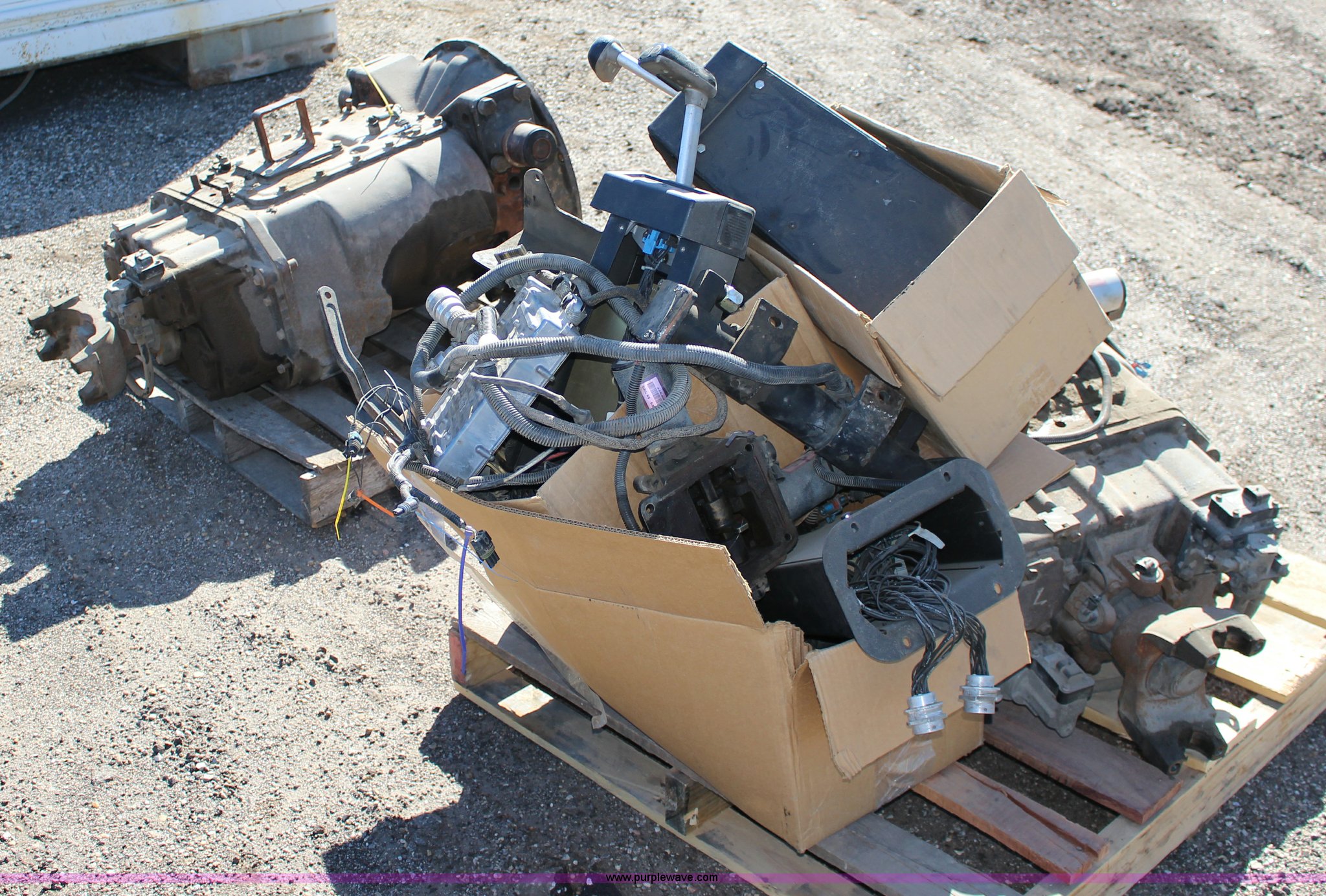 (2) Eaton Fuller Autoshift 18 speed transmission in Towanda, KS Item BC9177 sold Purple Wave