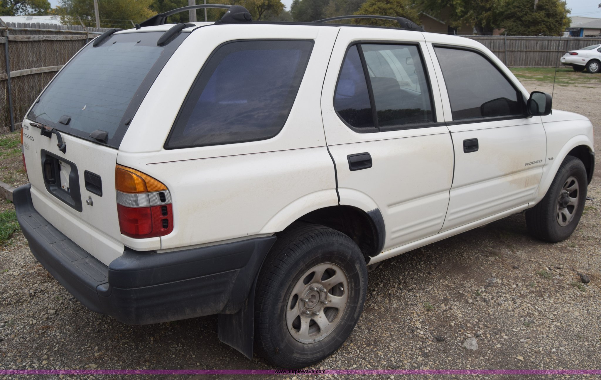 1999 Isuzu Rodeo SUV in McPherson, KS | Item J7017 sold | Purple Wave