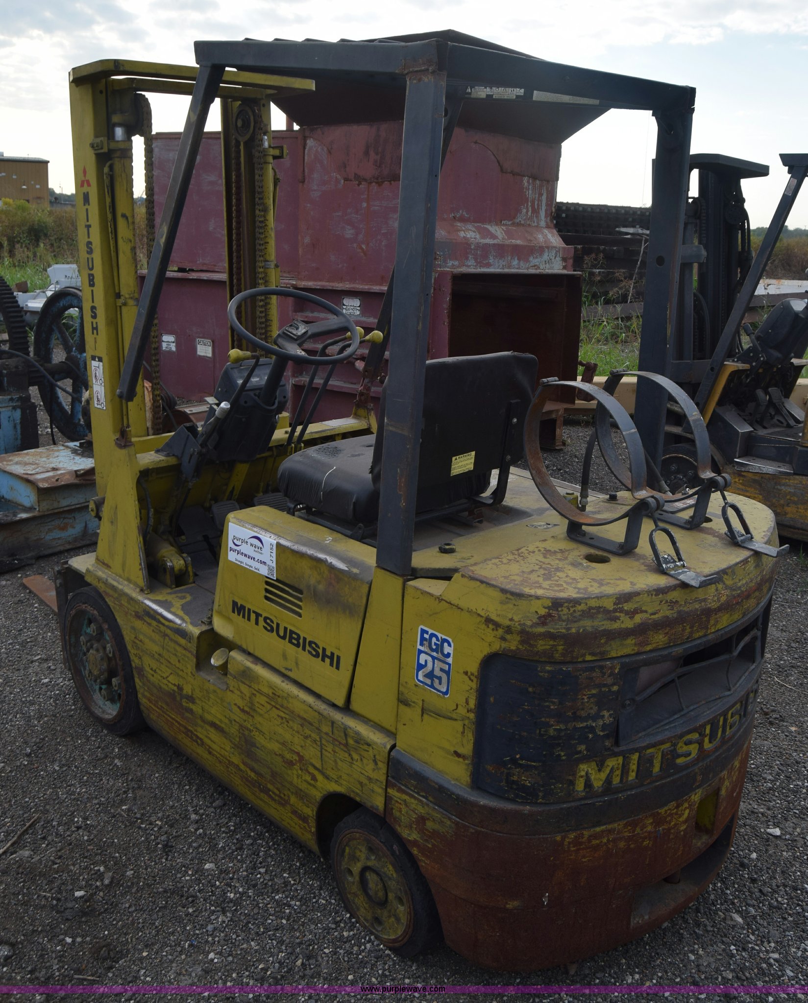 Mitsubishi FGC25 forklift in Wichita, KS Item J7152 sold Purple Wave