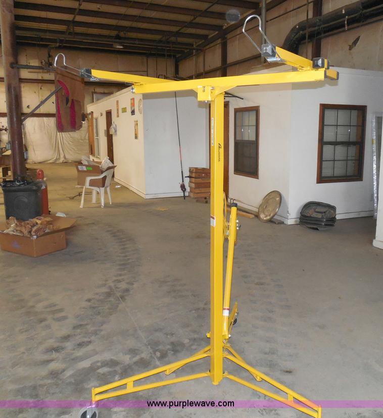 Drywall lift in Advance, MO Item BH9481 sold Purple Wave