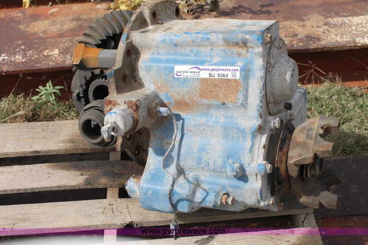 image for item BJ9364 (2) 2001 Peterbilt third members