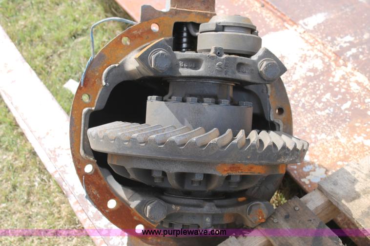 image for item BJ9364 (2) 2001 Peterbilt third members