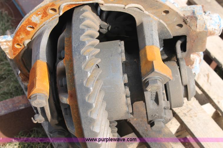 image for item BJ9364 (2) 2001 Peterbilt third members