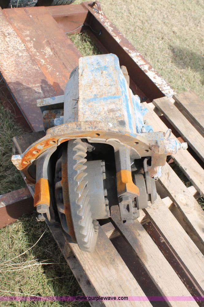 image for item BJ9364 (2) 2001 Peterbilt third members