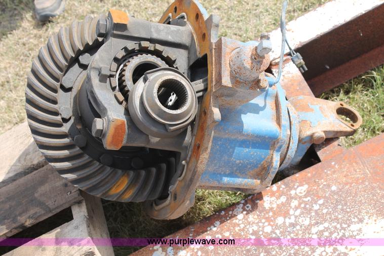 image for item BJ9364 (2) 2001 Peterbilt third members