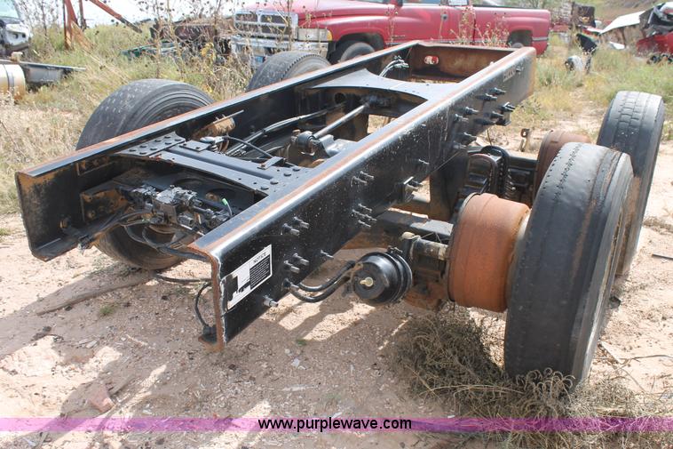 image for item BJ9366 Mack tandem axles