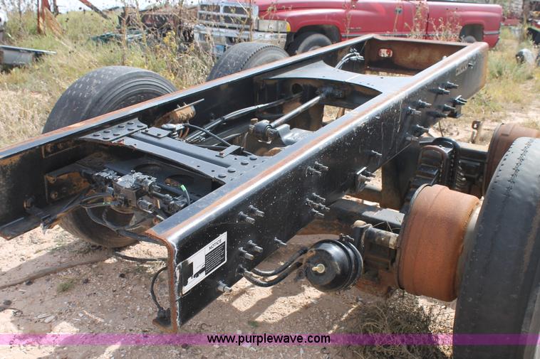 image for item BJ9366 Mack tandem axles