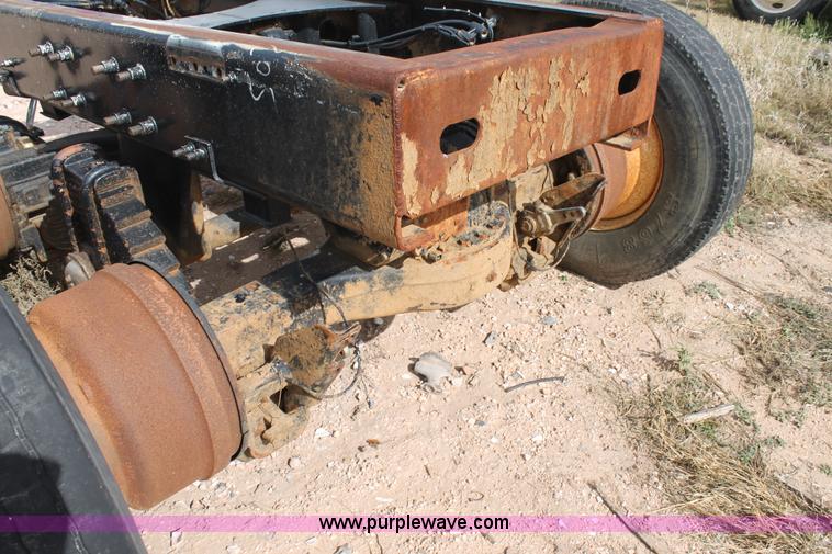 image for item BJ9366 Mack tandem axles