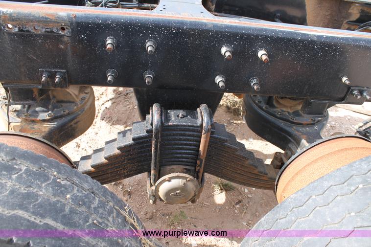 image for item BJ9366 Mack tandem axles