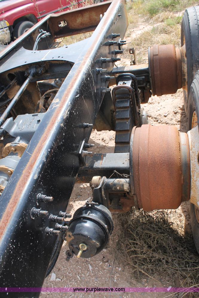 image for item BJ9366 Mack tandem axles