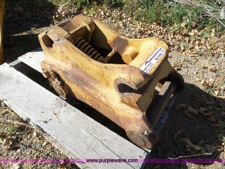 Caterpillar backhoe quick attach coupler in Slayton, MN Item BN9468