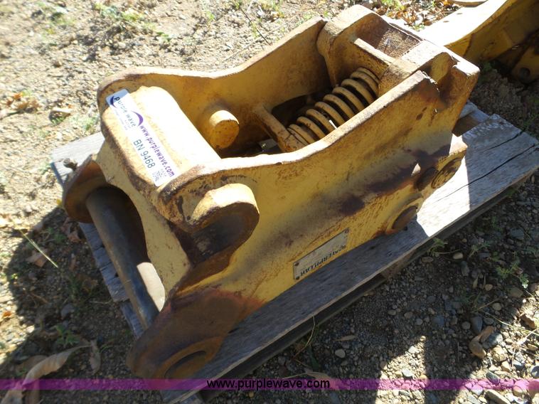 Caterpillar backhoe quick attach coupler in Slayton, MN Item BN9468