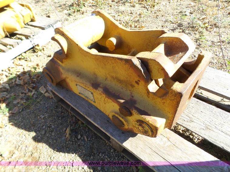 Caterpillar backhoe quick attach coupler in Slayton, MN Item BN9468
